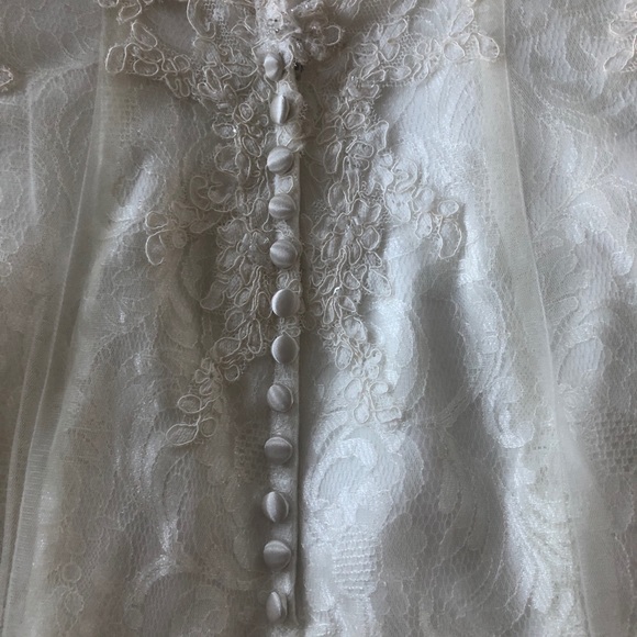 Keyhole Back Lace Ivory Wedding Dress - Picture 9 of 16